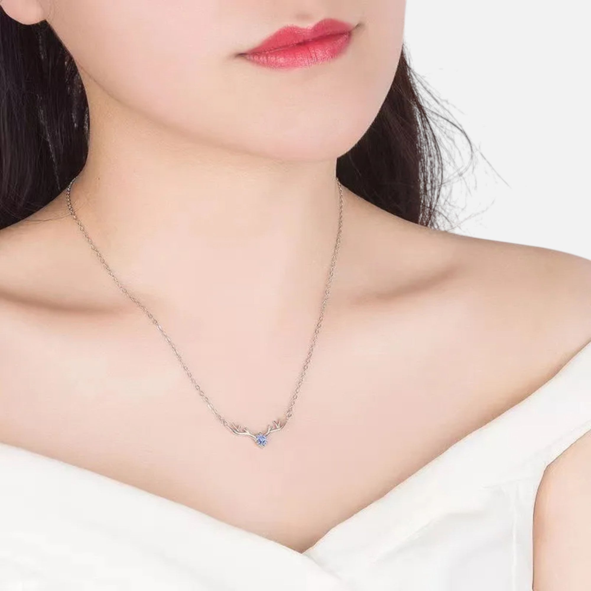 Lovira | Collier Pendentif Femme Élégance Cerf