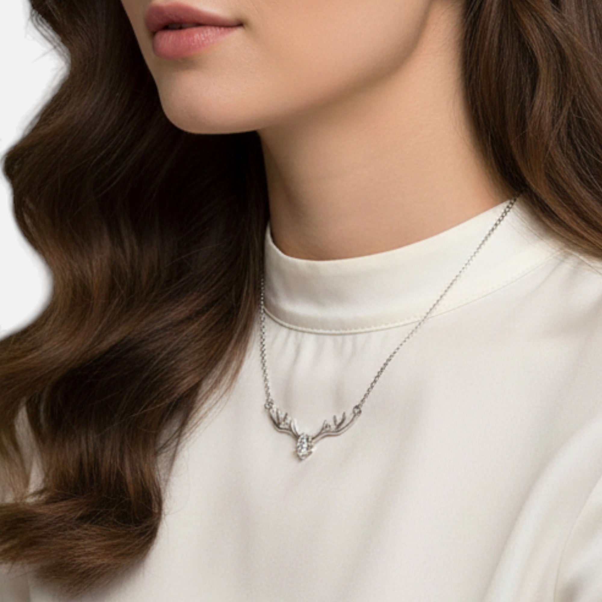 Lovira | Collier Pendentif Femme Élégance Cerf